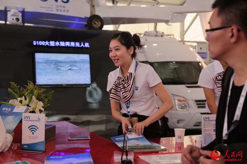 Chicas guapas en la Expo del Aire China 2014 (9)