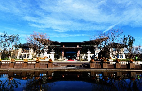 El lago Yanqi ha sido diseñado para reflejar la "China real". [Foto: PPC]