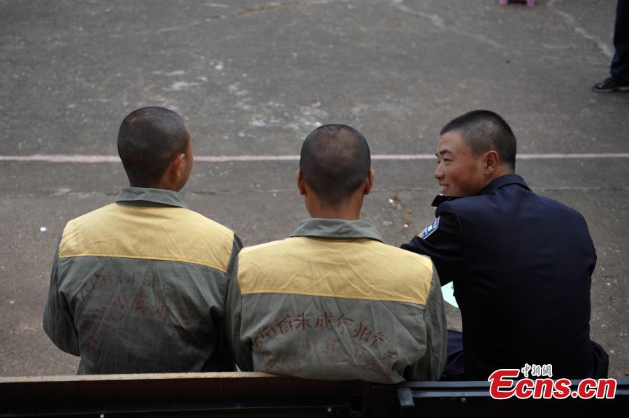 Delincuentes jóvenes estudian el confucianismo