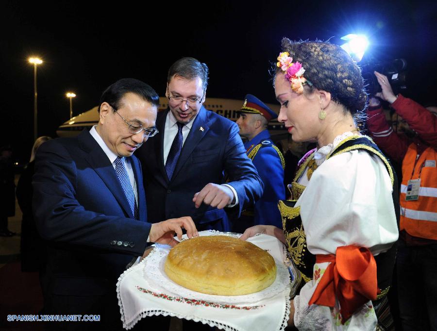 PM chino llega a Serbia para cumbre y visita oficial