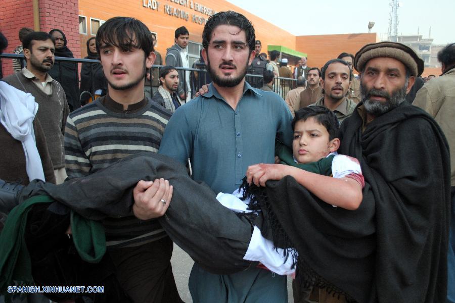 Mueren 141 personas, incluyendo 132 estudiantes, en ataque contra escuela en Peshawar, Pakistán