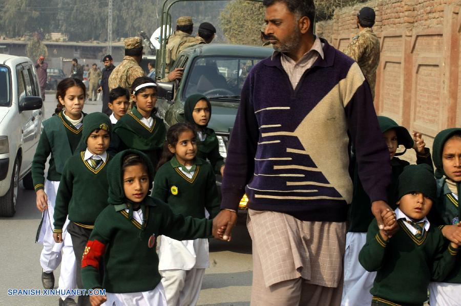 Mueren 141 personas, incluyendo 132 estudiantes, en ataque contra escuela en Peshawar, Pakistán 5