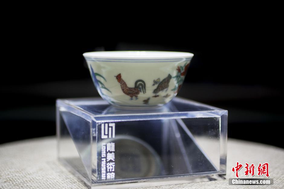 La taza de los 36 millones de dólares en exposición en Shanghai