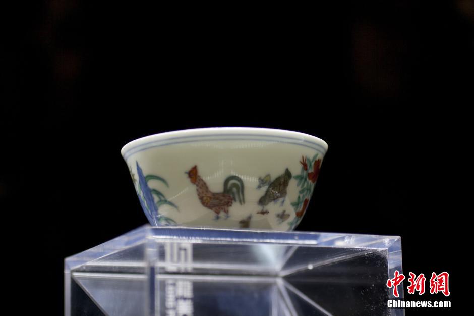 La taza de los 36 millones de dólares en exposición en Shanghai