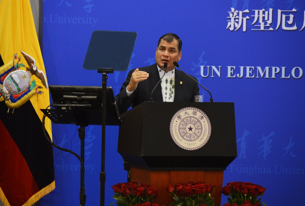 Rafael Correa en la universidad Tsinghua: "El desarrollo es un problema político"