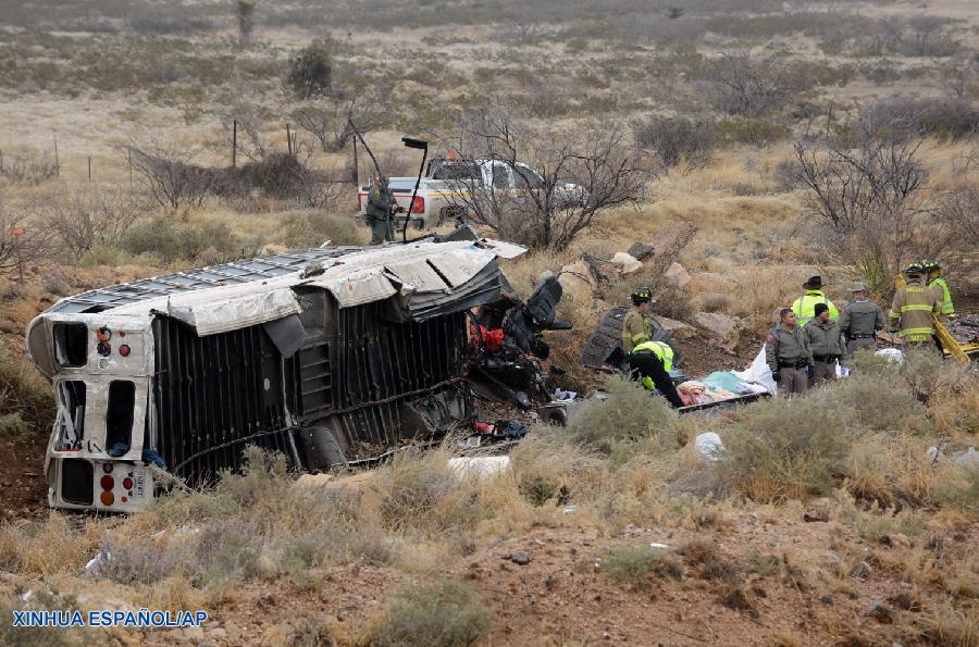 Choque de autobús y tren deja 10 muertos y cinco heridos en oeste de Texas