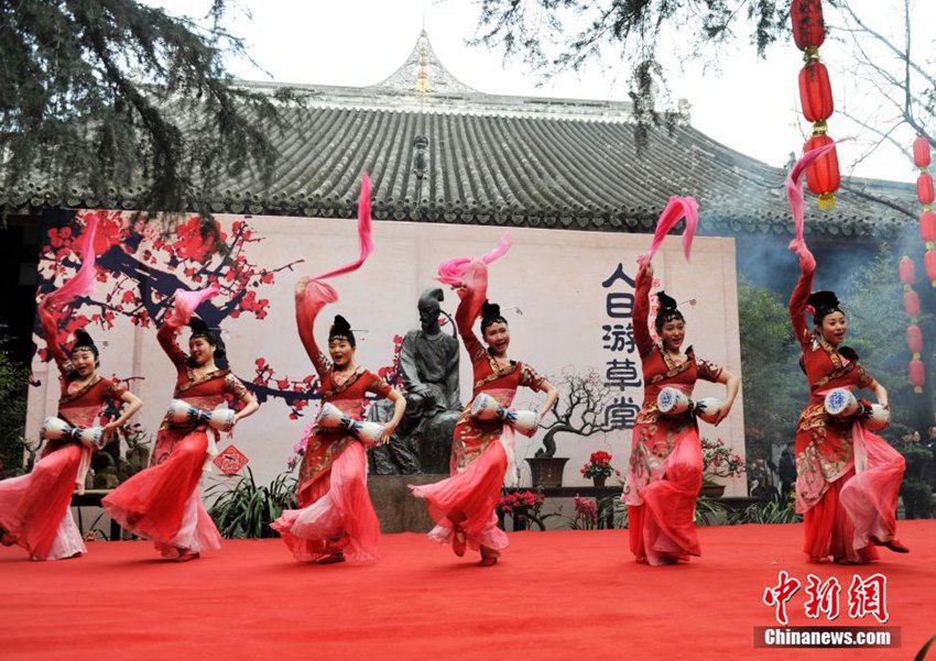 Ciudadanos de Chengdu celebran día de los seres humanos