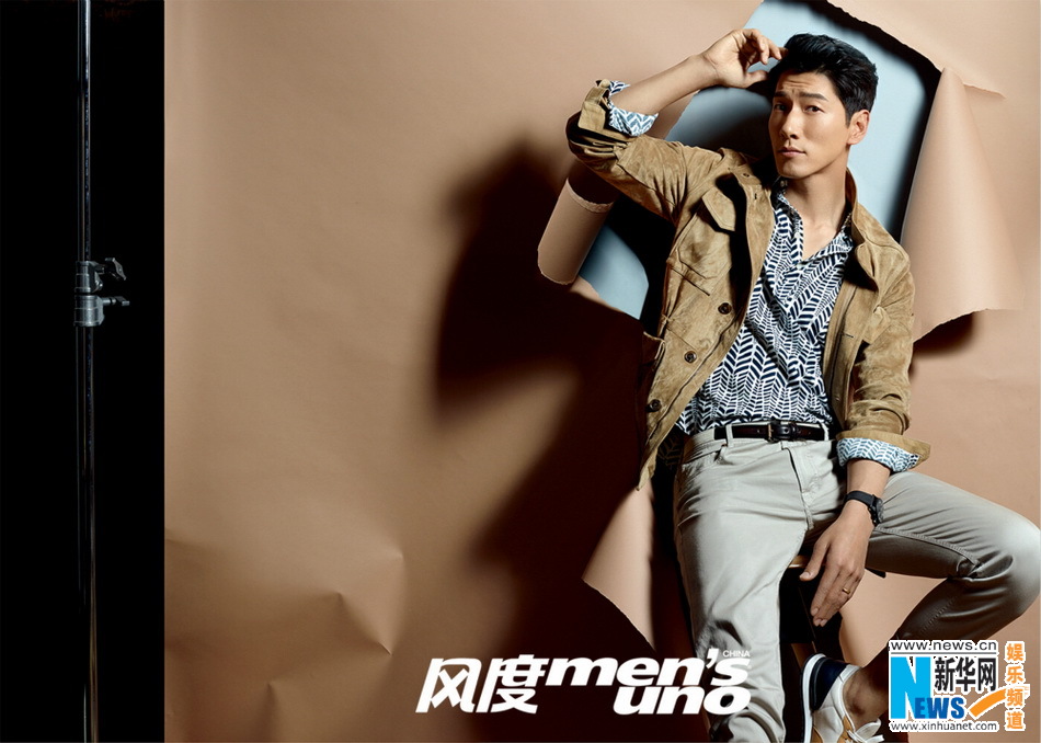 Modelo Zhang Liang posa para Men’s Uno 3