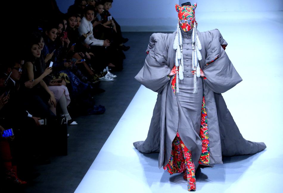 Vuelve la moda kitsch de los 80 (3)