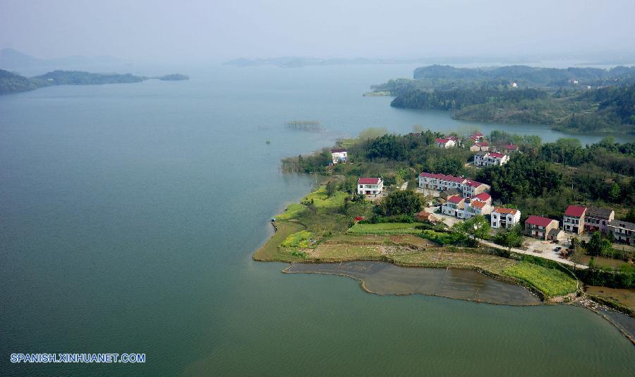 Anhui: Lago Wanfo en Condado Shucheng