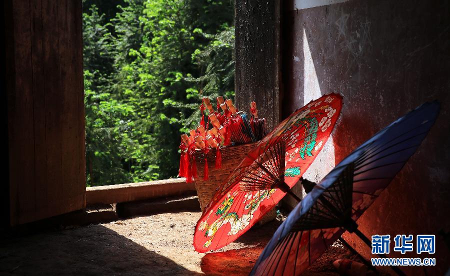 Paraguas de papel de aceite, patrimonio cultural inmaterial a nivel nacional de la provincia de Sichuan 2