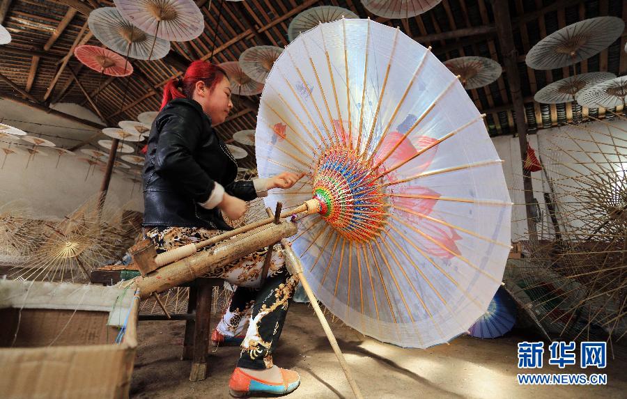 Paraguas de papel de aceite, patrimonio cultural inmaterial a nivel nacional de la provincia de Sichuan 6