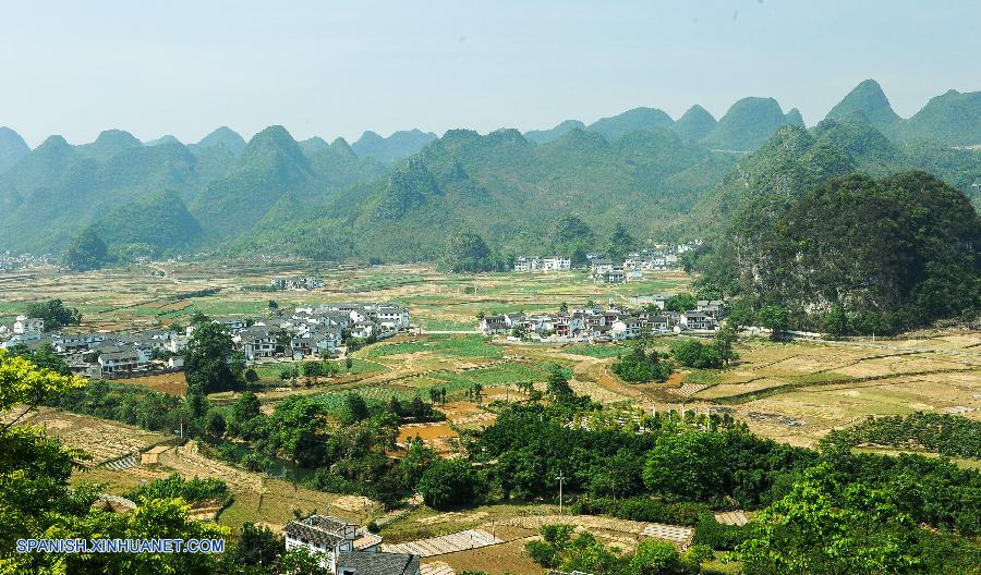 Guizhou: Bello paisaje de Wanfenglin en Xingyi