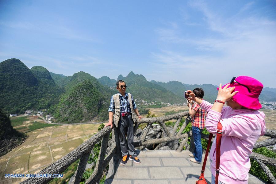 Guizhou: Bello paisaje de Wanfenglin en Xingyi