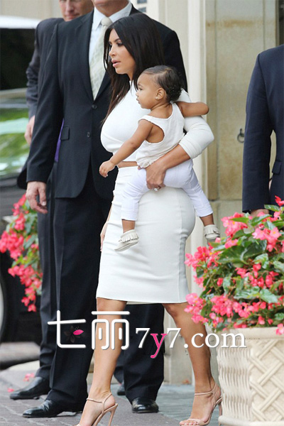 Kim Kardashian y su hija.