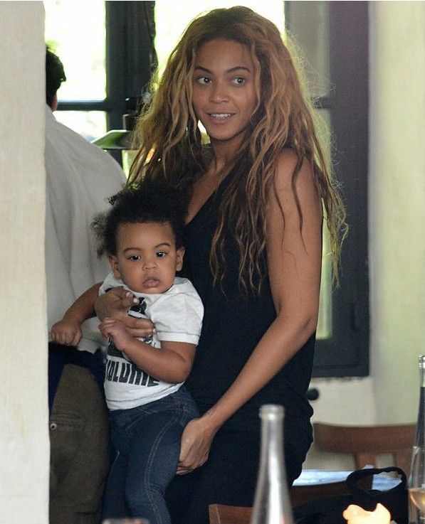 Beyoncé y su hija en sus vacaciones.