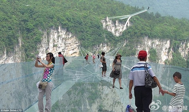 En Julio China inaugural el puente de cristal más largo y alto del mundo