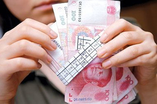 Los empleados chinos experimentan un incremento salarial promedio del 9%
