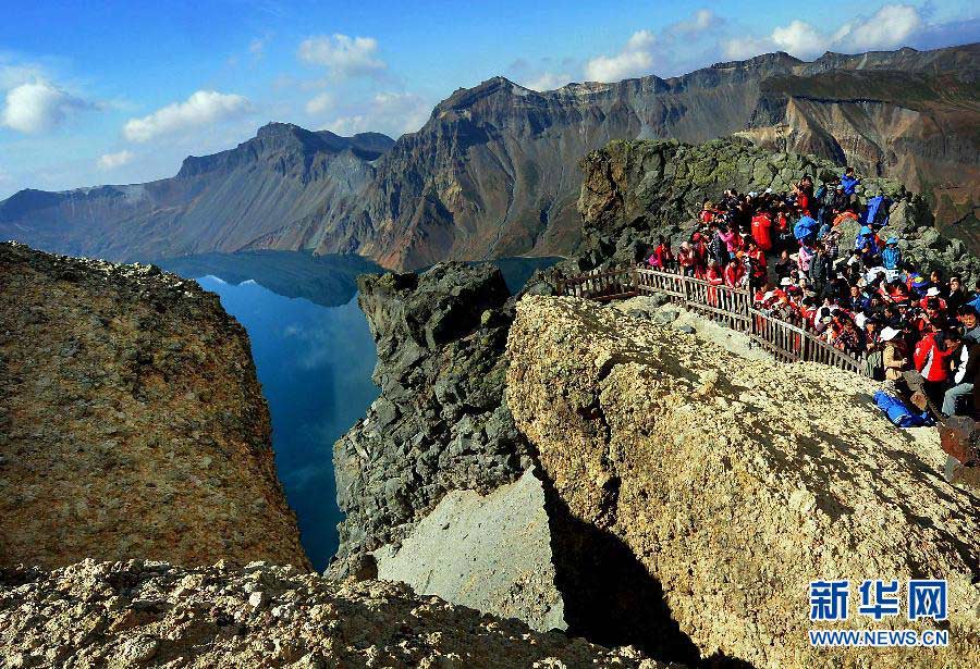 Lago Tianchi en la cima de la montaña Changbaishan, en la provincia de Jilin. (Foto: Song Wang)