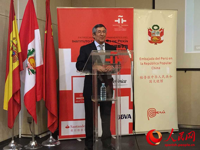 El embajador peruano en China, Sr. Juan Carlos Capuñay.