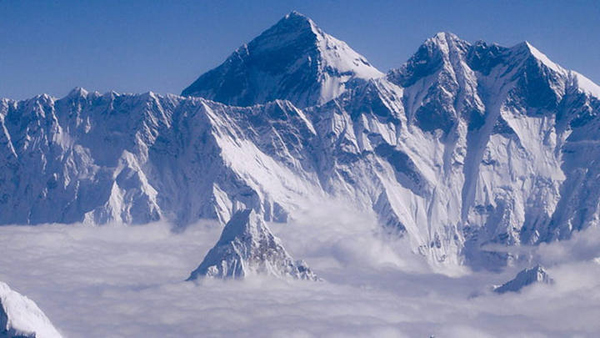 El monte Everest cambia de lugar