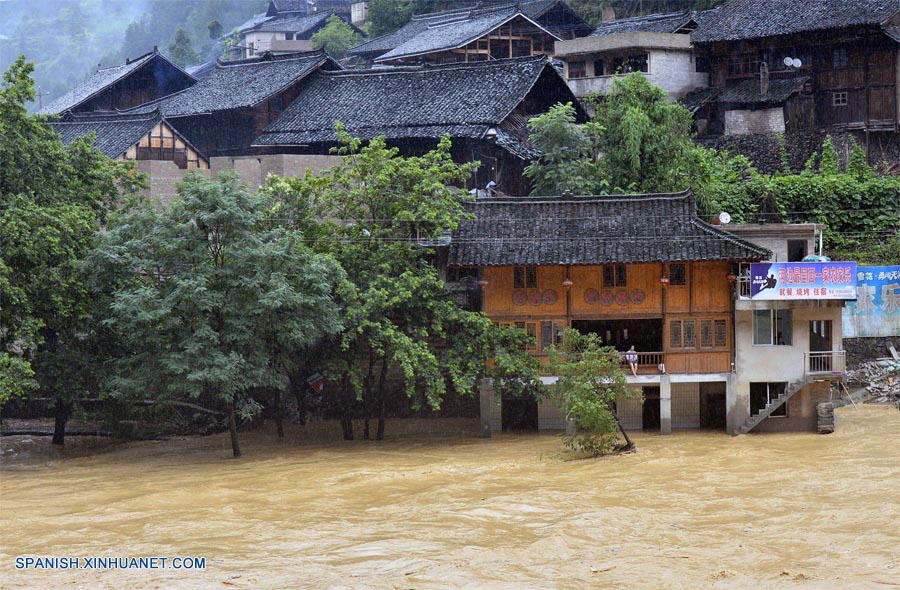 Tormentas de lluvia dejan 3 muertos y miles de evacuados en sur de China 2