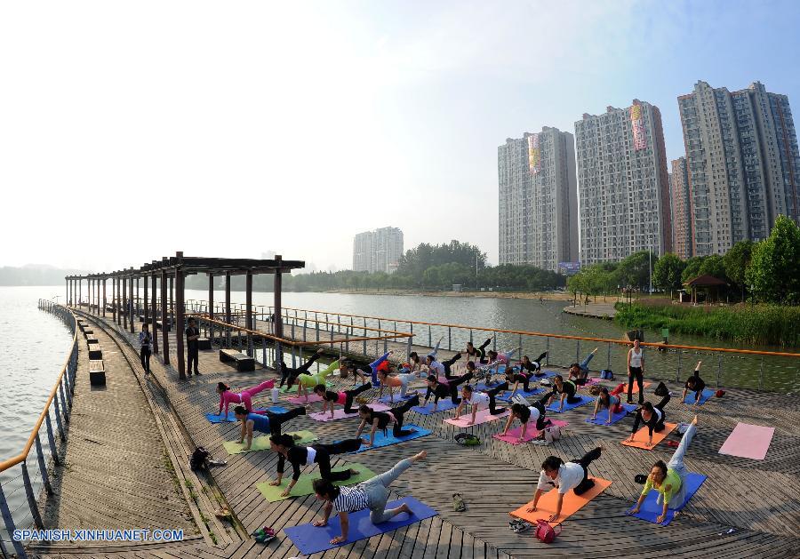 Celebran primer día internacional de yoga en China 