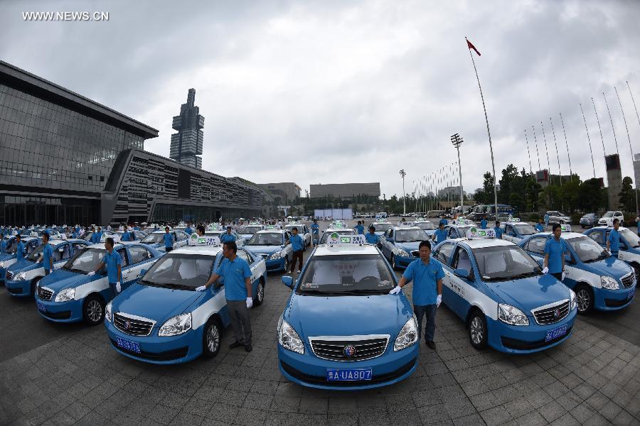 La primera serie de taxis que funcionan con metanol entran en operación en Guiyang