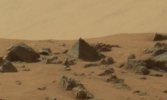 Detectan una extraña 'pirámide' en Marte