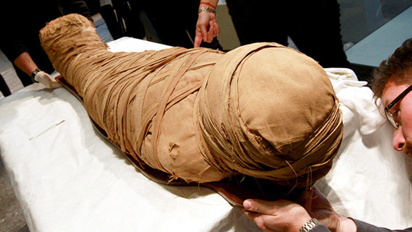Descubren en Egipto momias de niños de hace 5.000 años
