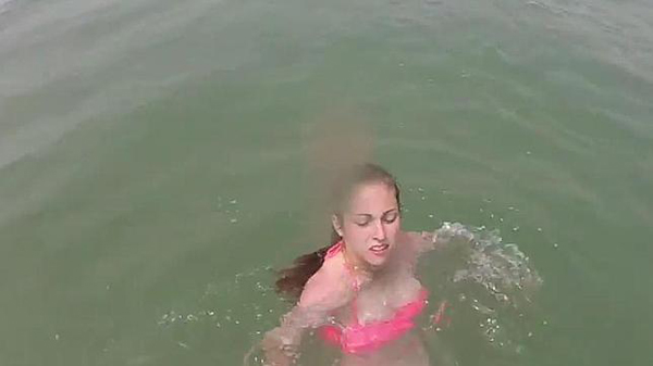 Un «palo selfie» salva la vida a una bañista