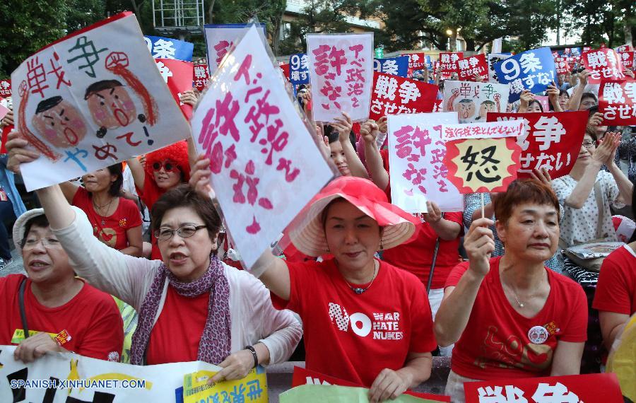 Protestan más de 20.000 personas en Japón contra proyecto de seguridad de PM