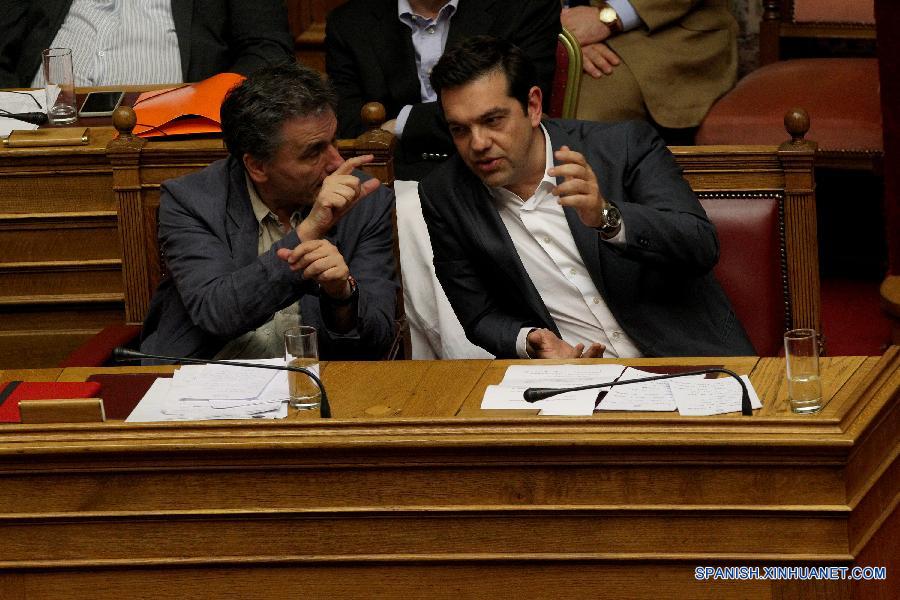 PM griego reorganiza gabinete después de acuerdo sobre deuda