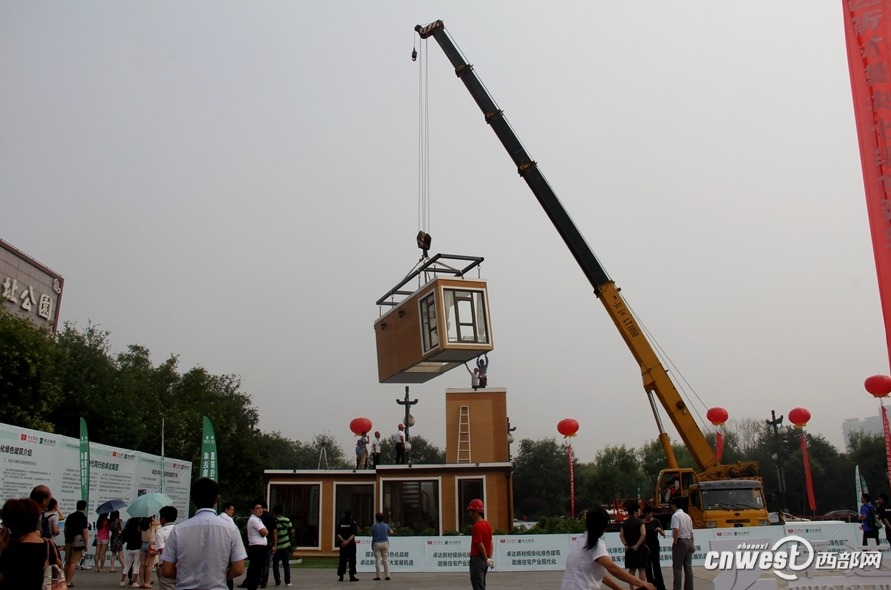 Construyen una villa de dos plantas en tres horas