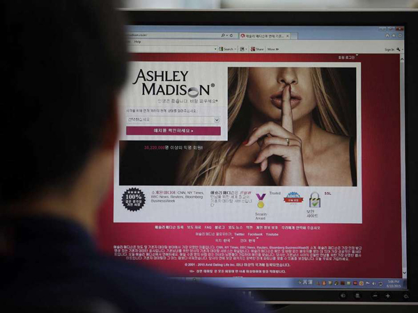 Hackean página de Ashley Madison，el sitio web para casados infieles