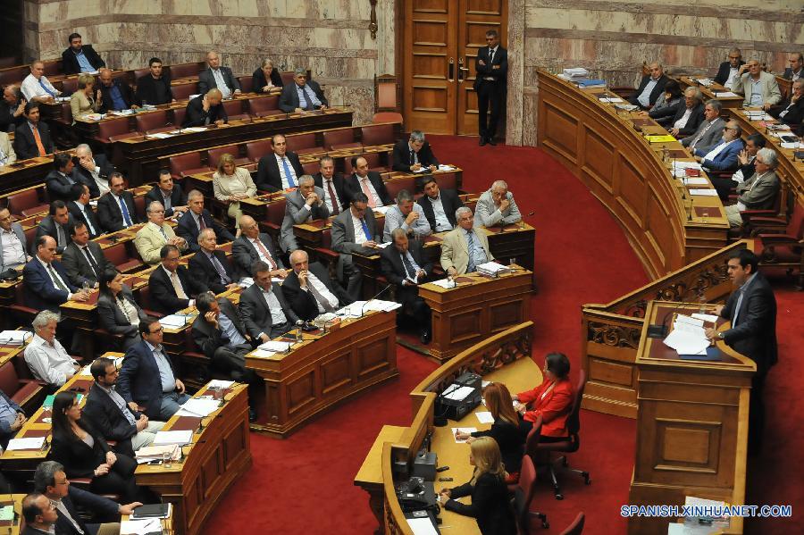 Parlamento griego aprueba segundo paquete de reformas cruciales para el rescate