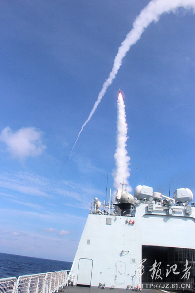 Armada china realiza ejercicio con municiones reales en Mar Meridional de China 3