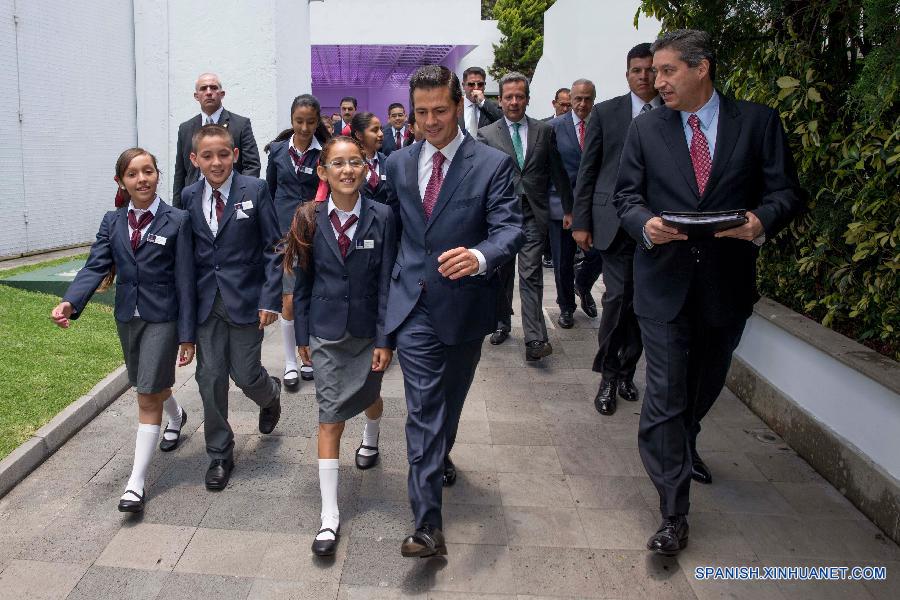 Rechaza presidente mexicano fines de privatización en reforma educativa