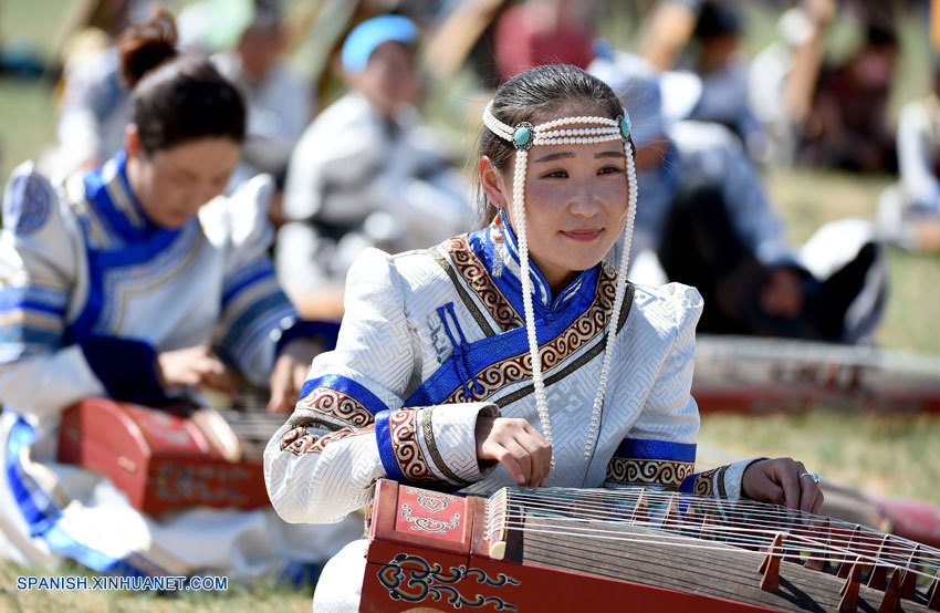 Mongoles chinos celebran Naadam