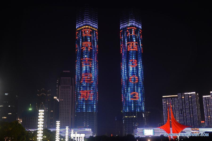 Torres gemelas chinas tienen el mayor muro LED del mundo