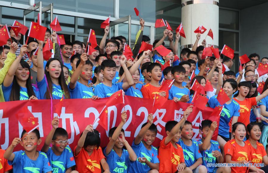 Chinos confiados y alegres celebran JJOO de Invierno 2022 en Beijing 6