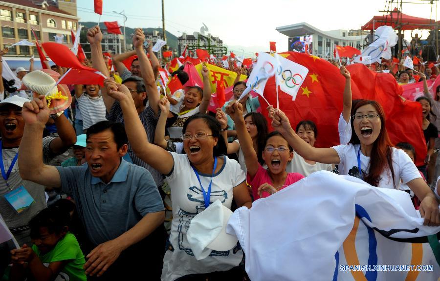 Chinos confiados y alegres celebran JJOO de Invierno 2022 en Beijing 9