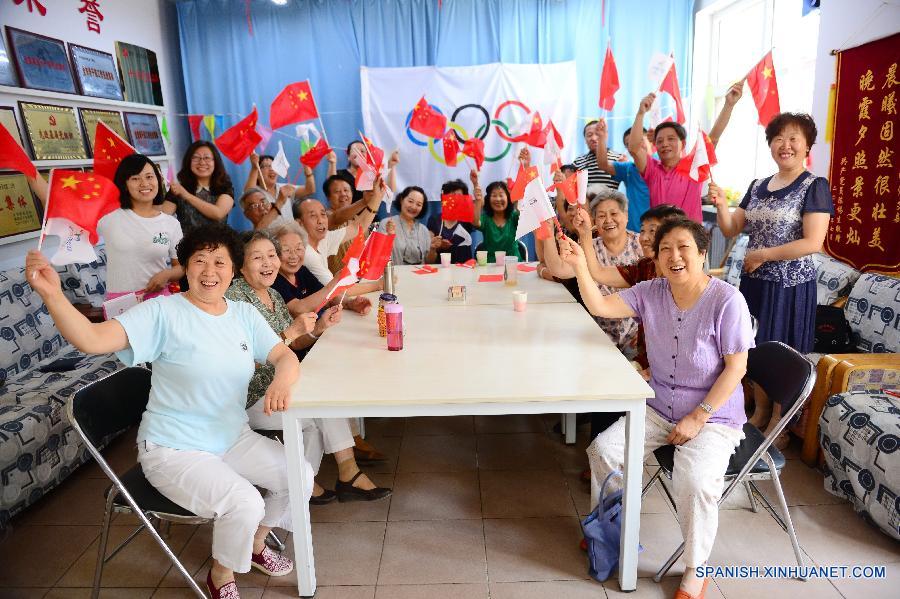 Chinos confiados y alegres celebran JJOO de Invierno 2022 en Beijing 8