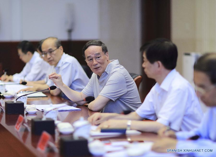 Importante líder chino pide perspectiva de largo plazo al revisar código de disciplina