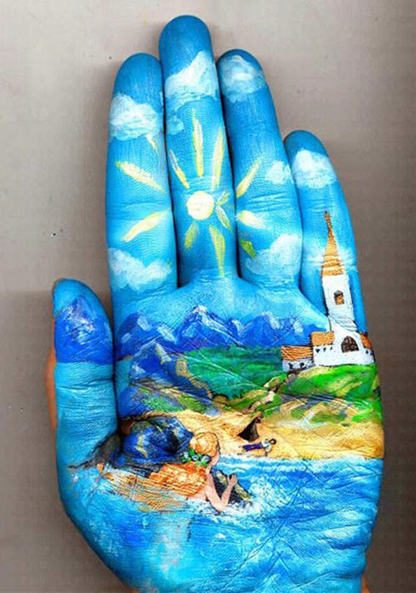 Pinturas realistas dibujadas en las palmas de las manos (Fuente:zjol.com.cn)