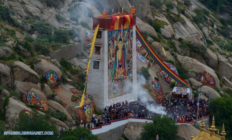 200.000 creyentes budistas celebran Festival de Shoton en el Tíbet