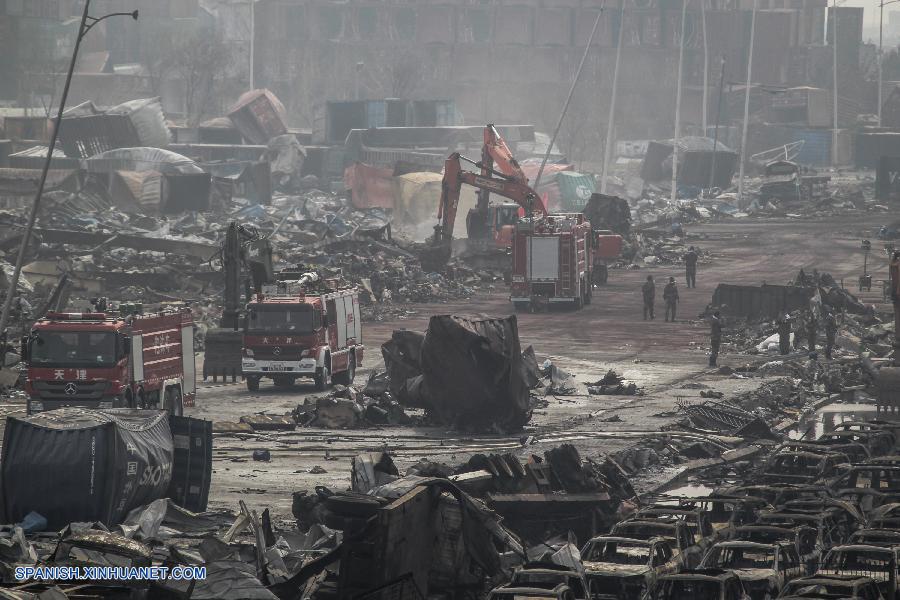 China continúa labores en sitio de explosiones en Tianjin
