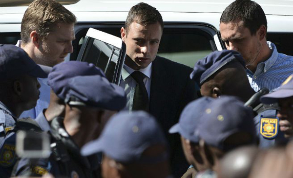 Pistorius sale de la cárcel para cumplir el resto de su condena en una mansión