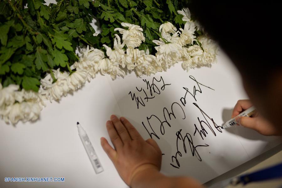 Celebrada ceremonia de duelo por fallecidos en explosión de Tianjin