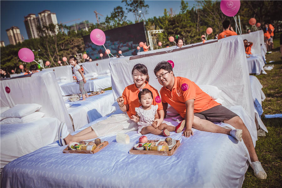 Una familia posa antes del evento. [Foto chinadaily.com.cn]